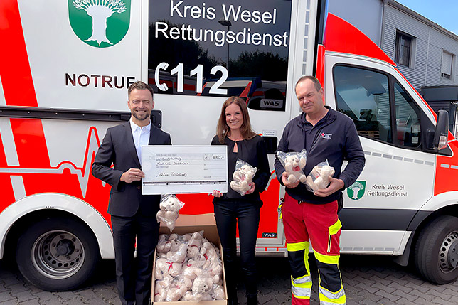 Kalthoff & Kollegen spenden 50 Trösteteddys an das DRK in Rheinberg